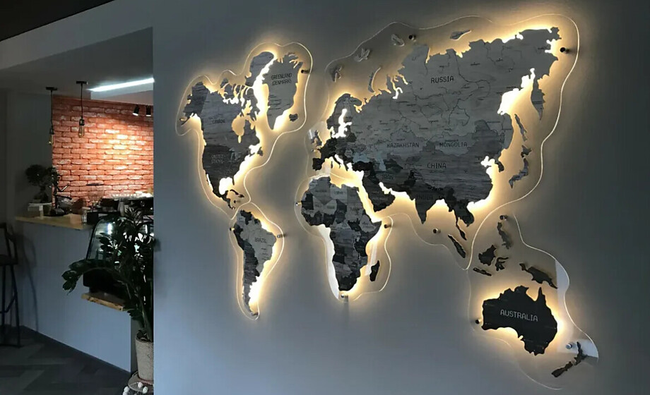 карта мира с подсвеченными континентами